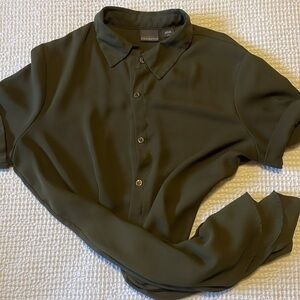 COVINGTON Women’s olive green button up collared blouse 5/$20